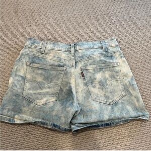 High waisted Levi shorts